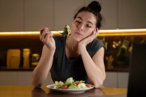 Errori comuni quando si segue una dieta da soli (e come evitarli con un nutrizionista online)