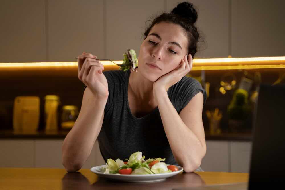 Errori comuni quando si segue una dieta da soli (e come evitarli con un nutrizionista online)
