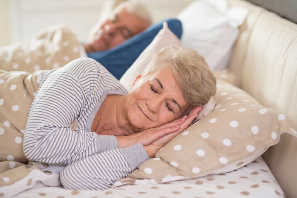 Come migliorare il sonno in menopausa con esercizi e alimentazione